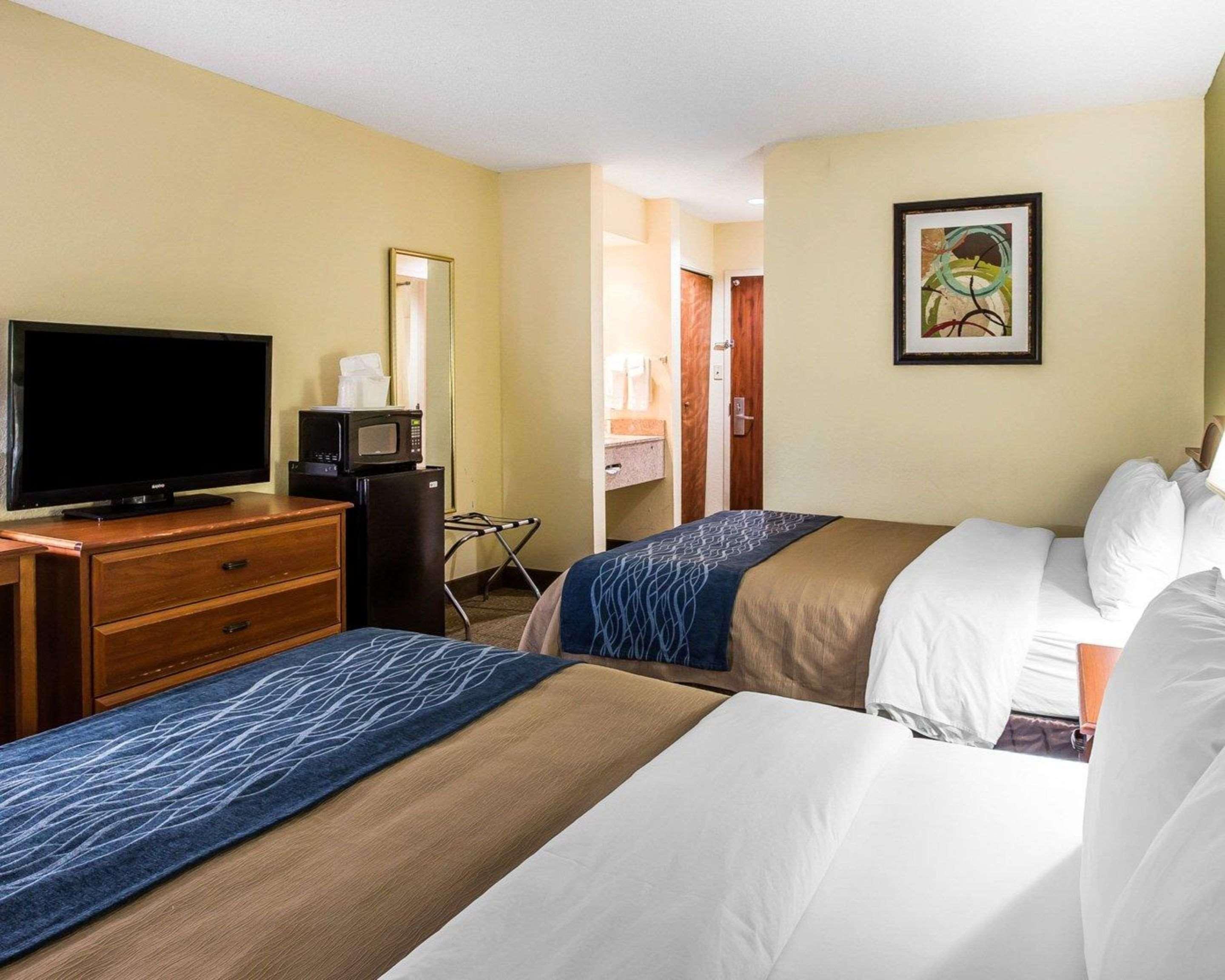 Quality Inn Darien-North Brunswick Extérieur photo