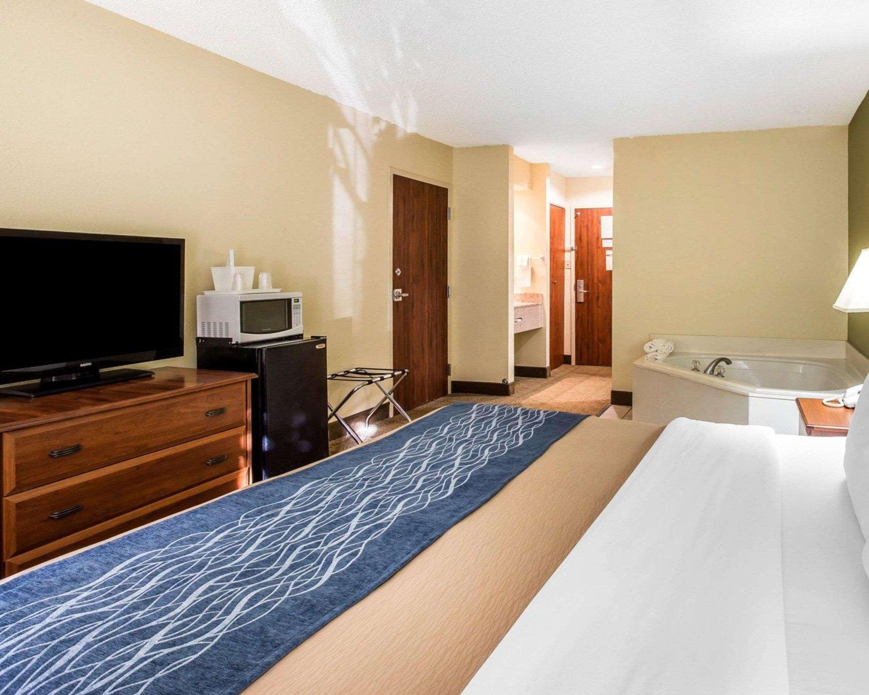 Quality Inn Darien-North Brunswick Extérieur photo