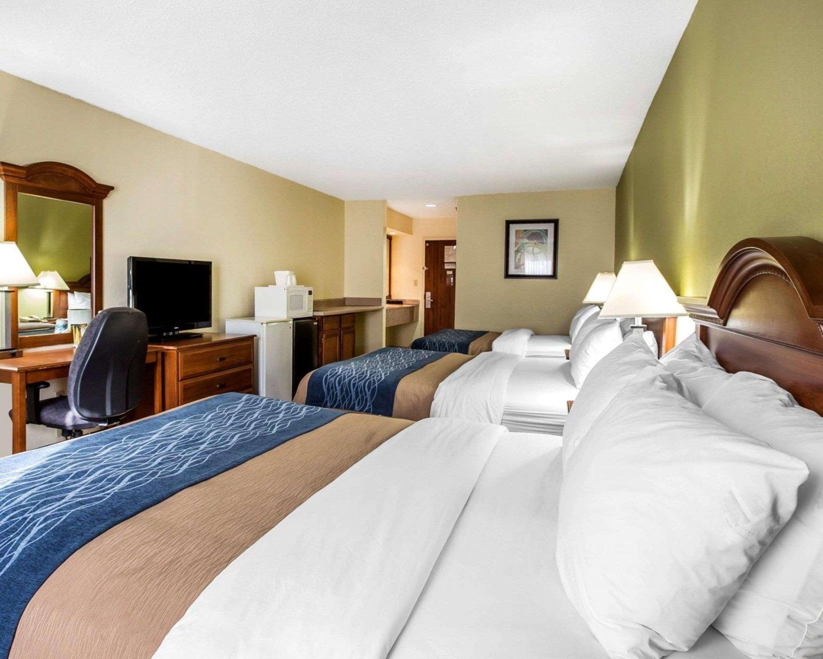 Quality Inn Darien-North Brunswick Extérieur photo