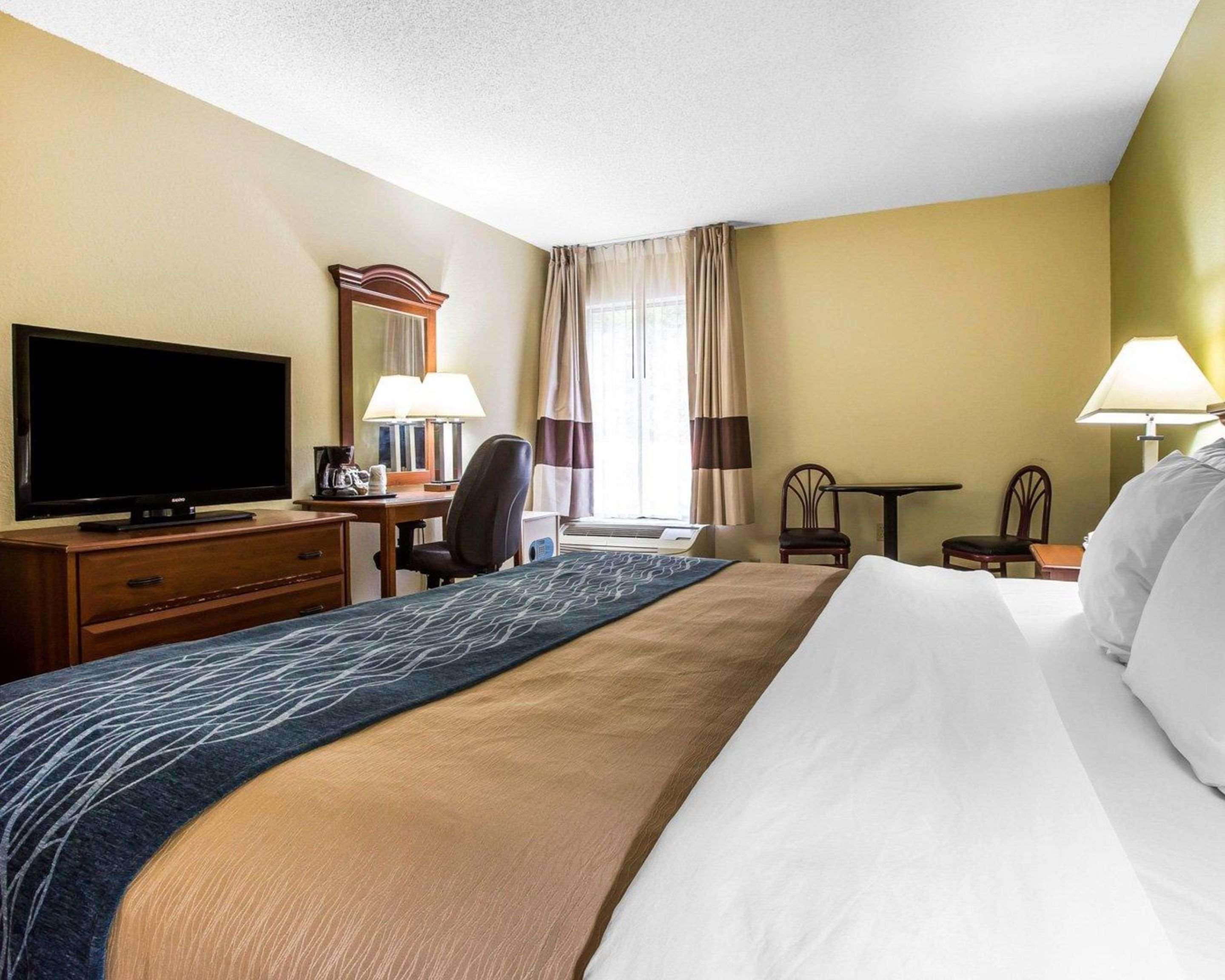 Quality Inn Darien-North Brunswick Extérieur photo