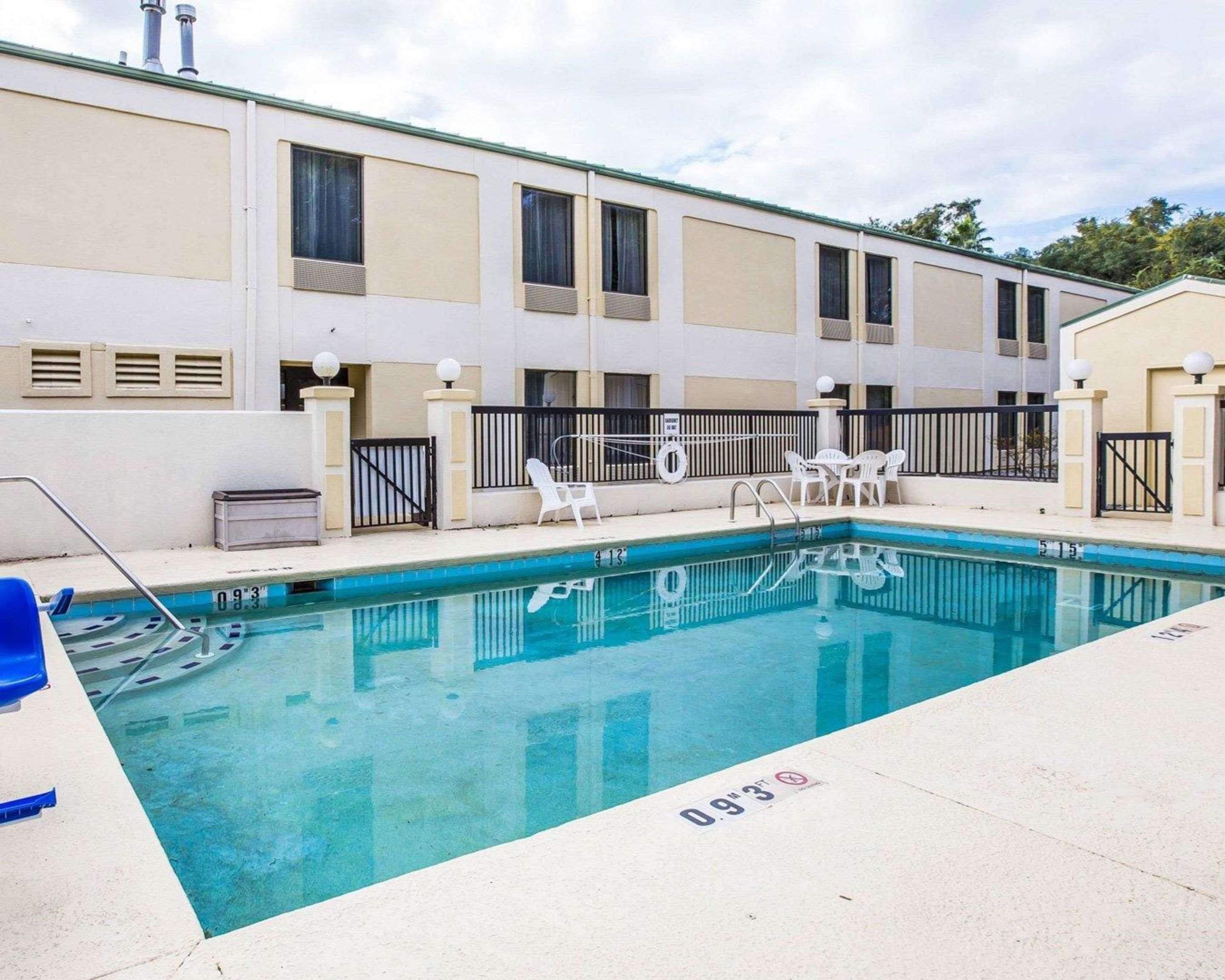 Quality Inn Darien-North Brunswick Extérieur photo