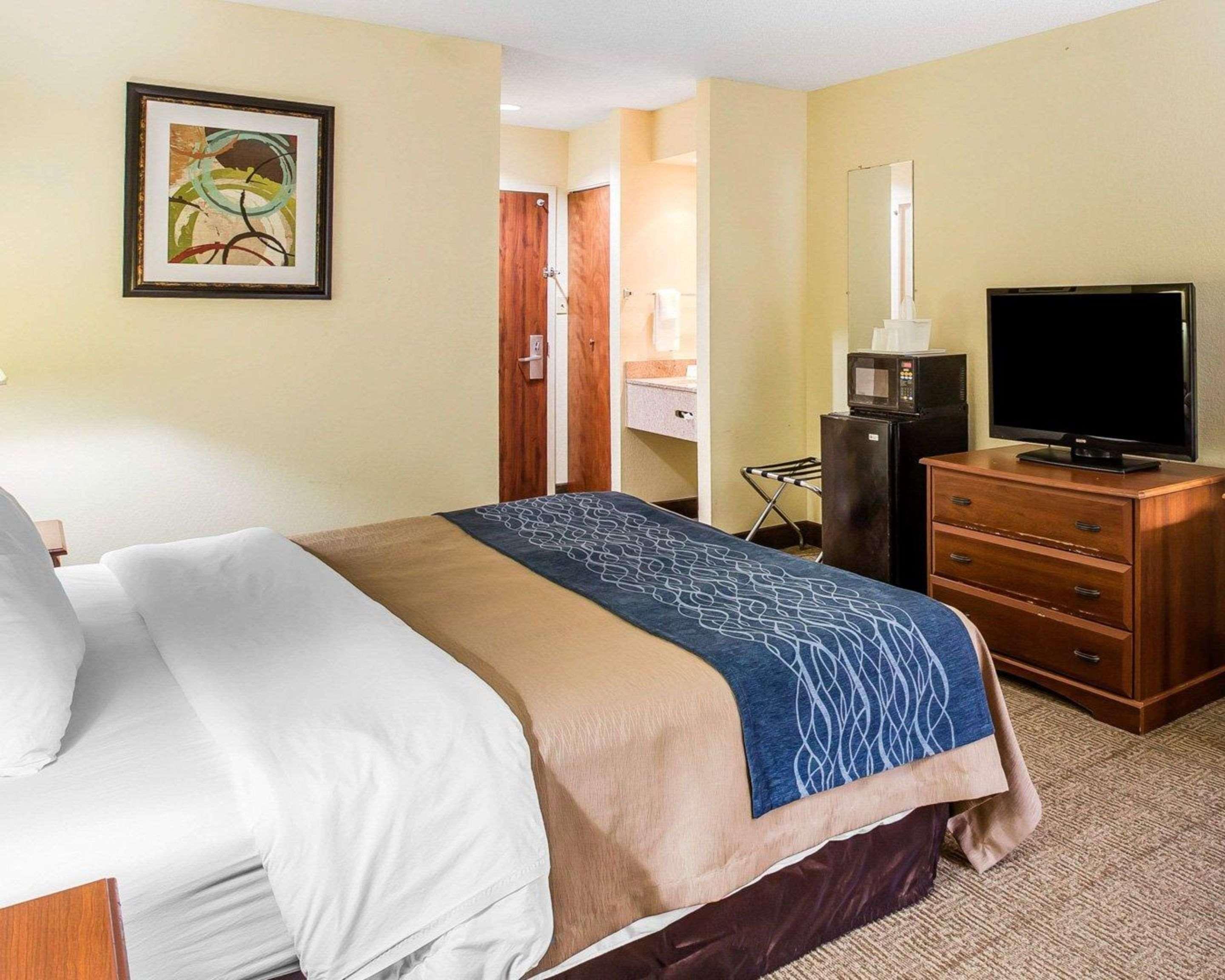 Quality Inn Darien-North Brunswick Extérieur photo