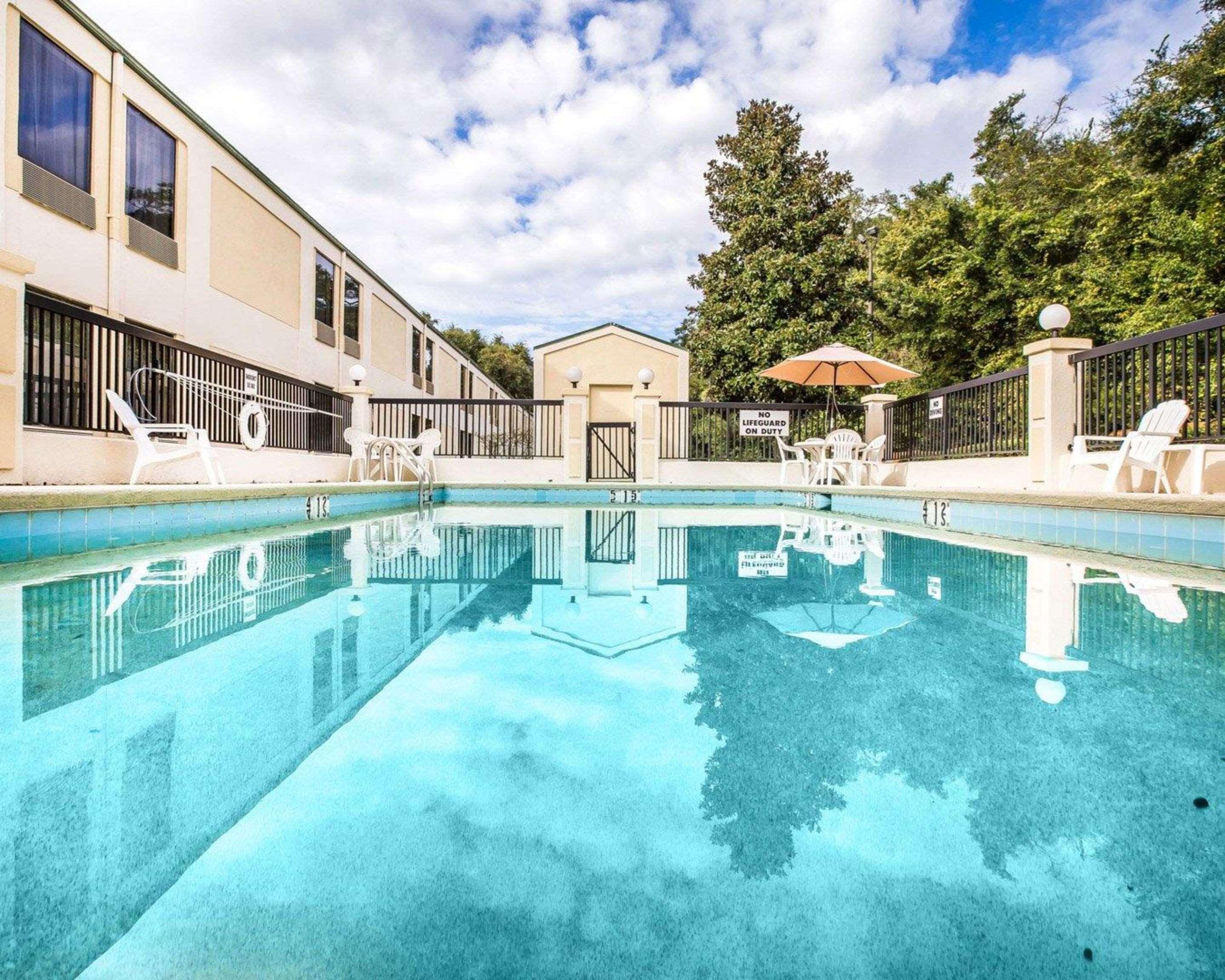 Quality Inn Darien-North Brunswick Extérieur photo
