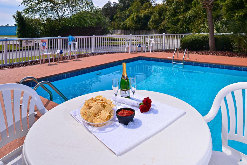 Quality Inn Darien-North Brunswick Extérieur photo